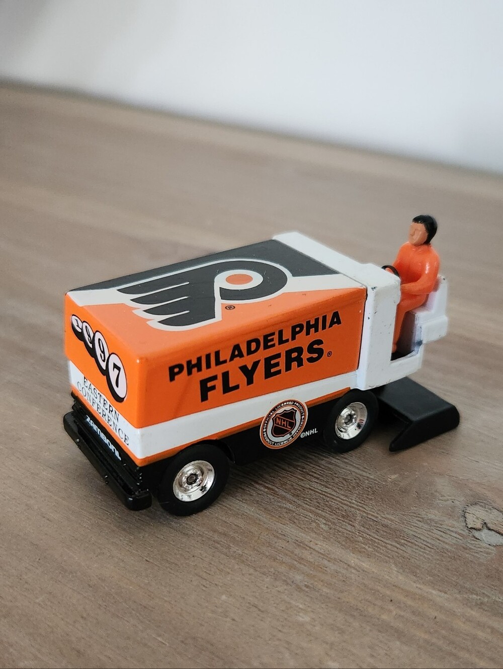 🏒 VINTAGE Philadelphia Flyers NHL Zamboni Die-Cast - Retro 90s! 🧡 Sports Fan